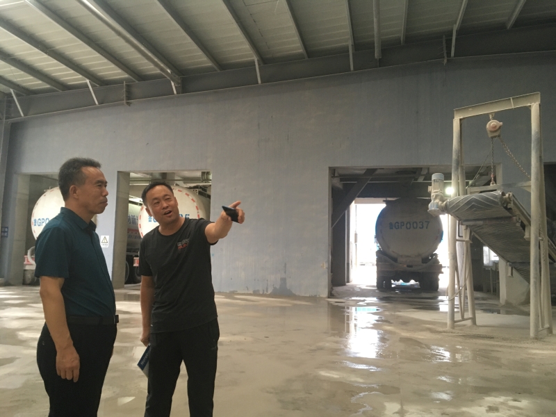 绿 色建材评审专家组抵达公司进行现场评审